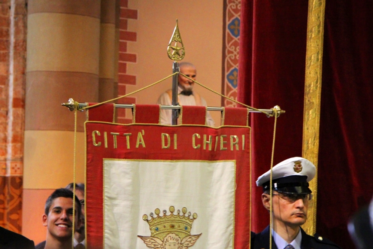 Il gonfalone del Comune durante la Salve