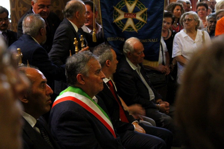 Le autorità durante la Salve